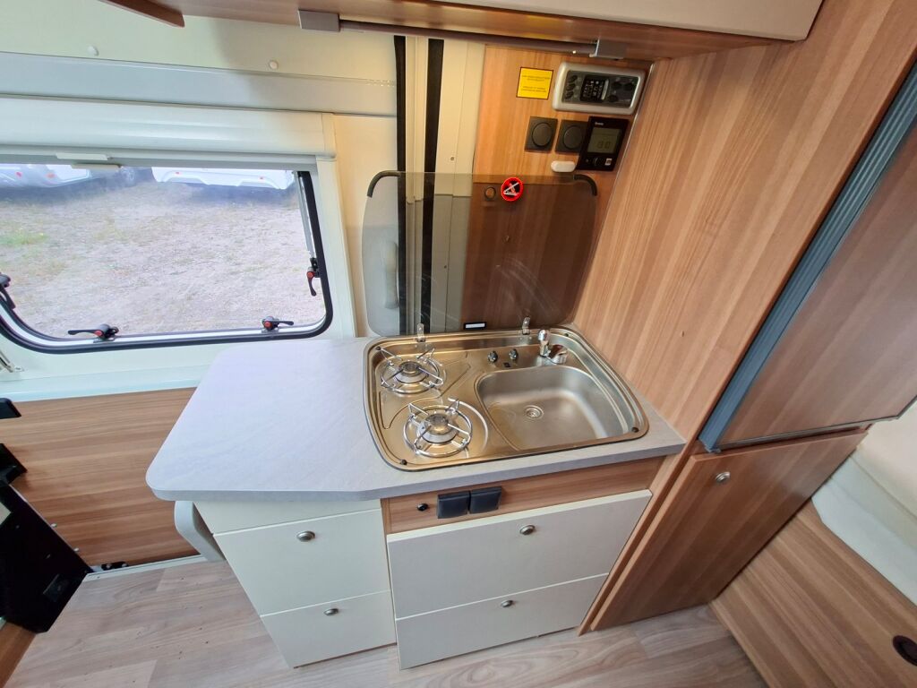 Weinsberg CaraBus 600 Fire Edition 2018 Valkoinen