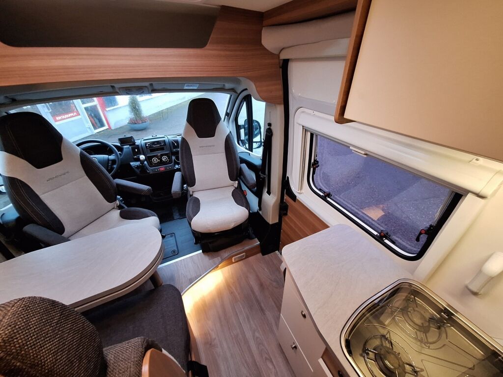 Weinsberg CaraBus 640 Edition FIRE 2018 Valkoinen