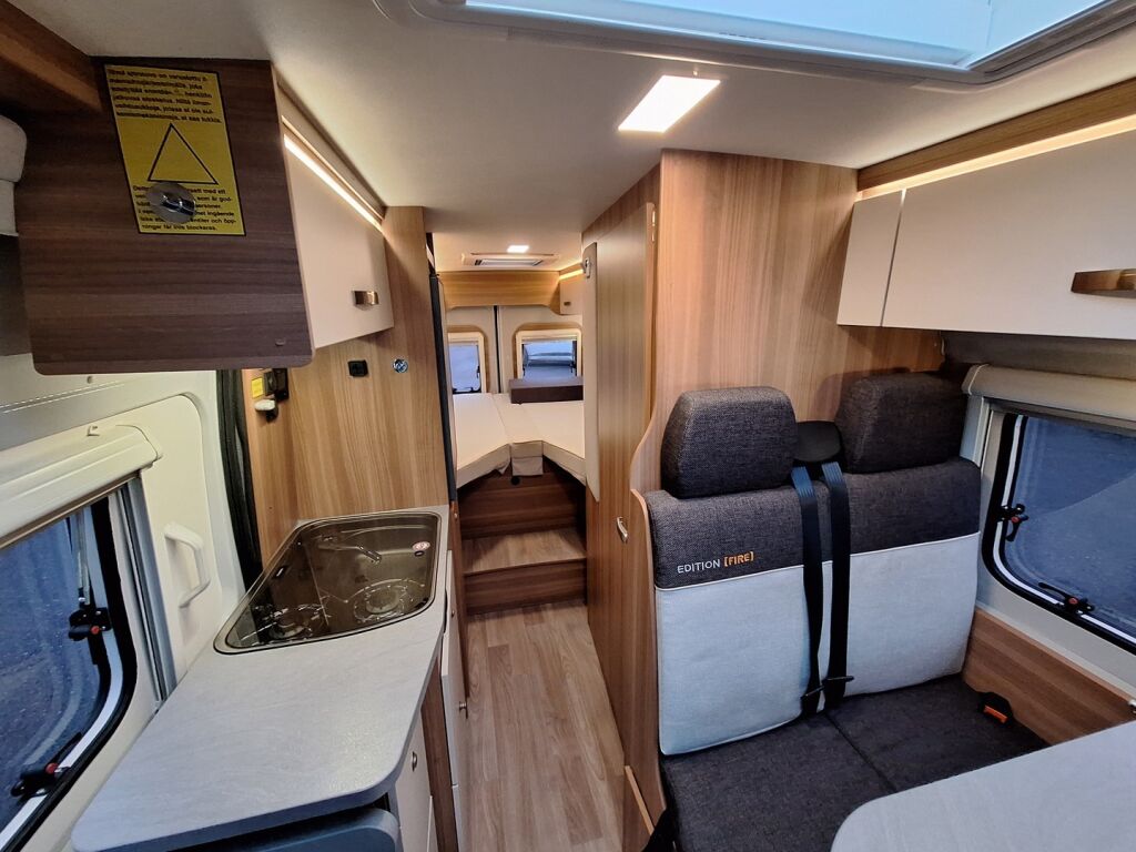 Weinsberg CaraBus 640 Edition FIRE 2018 Valkoinen