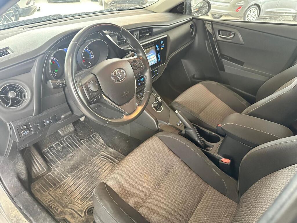 Toyota Auris 2018 Harmaa