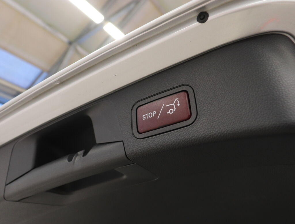 Mercedes-Benz C 2018 Harmaa