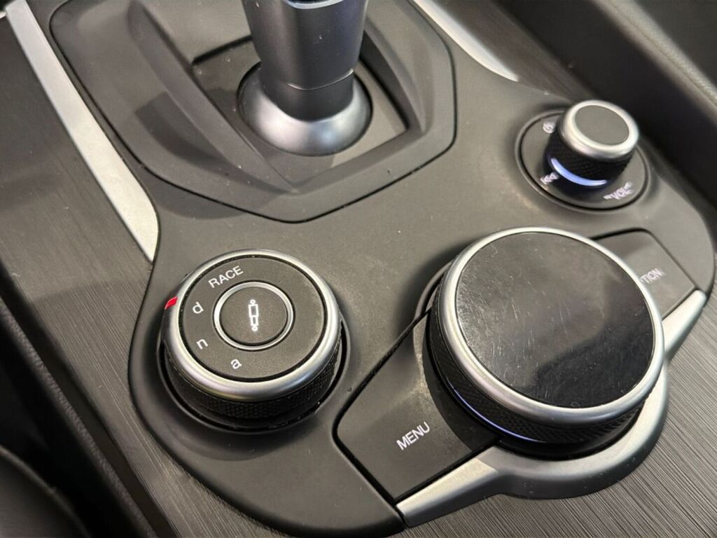 Alfa Romeo Giulia 2018 Musta