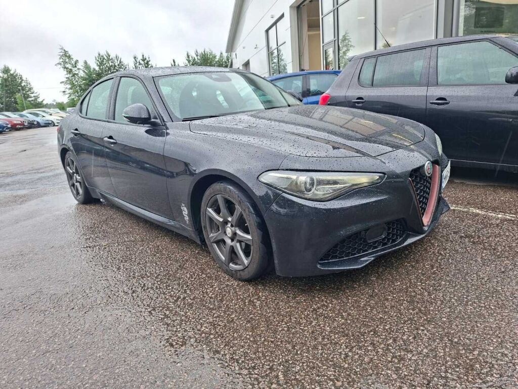 Alfa Romeo Giulia 2018 Musta