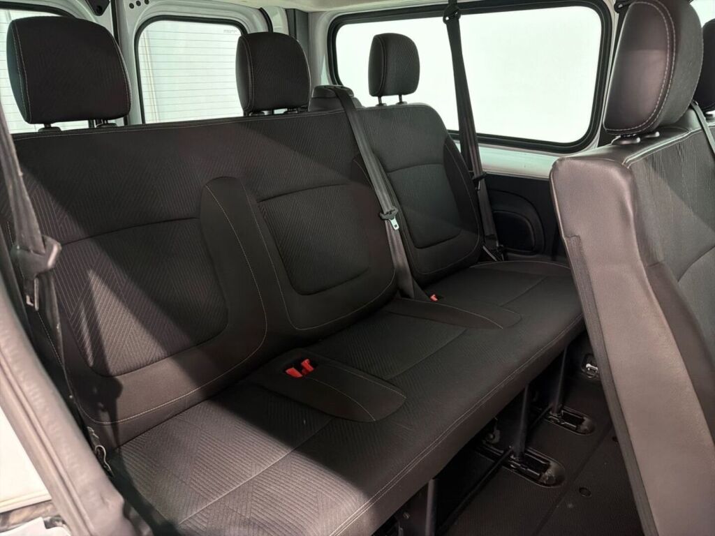 Nissan NV300 2018 Valkoinen