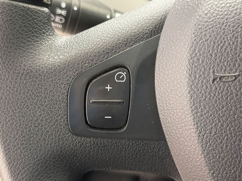 Nissan NV300 2018 Valkoinen
