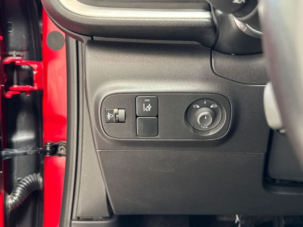 Citroen C3 2018 Punainen