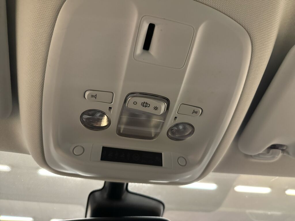 Peugeot 308 2018 Punainen