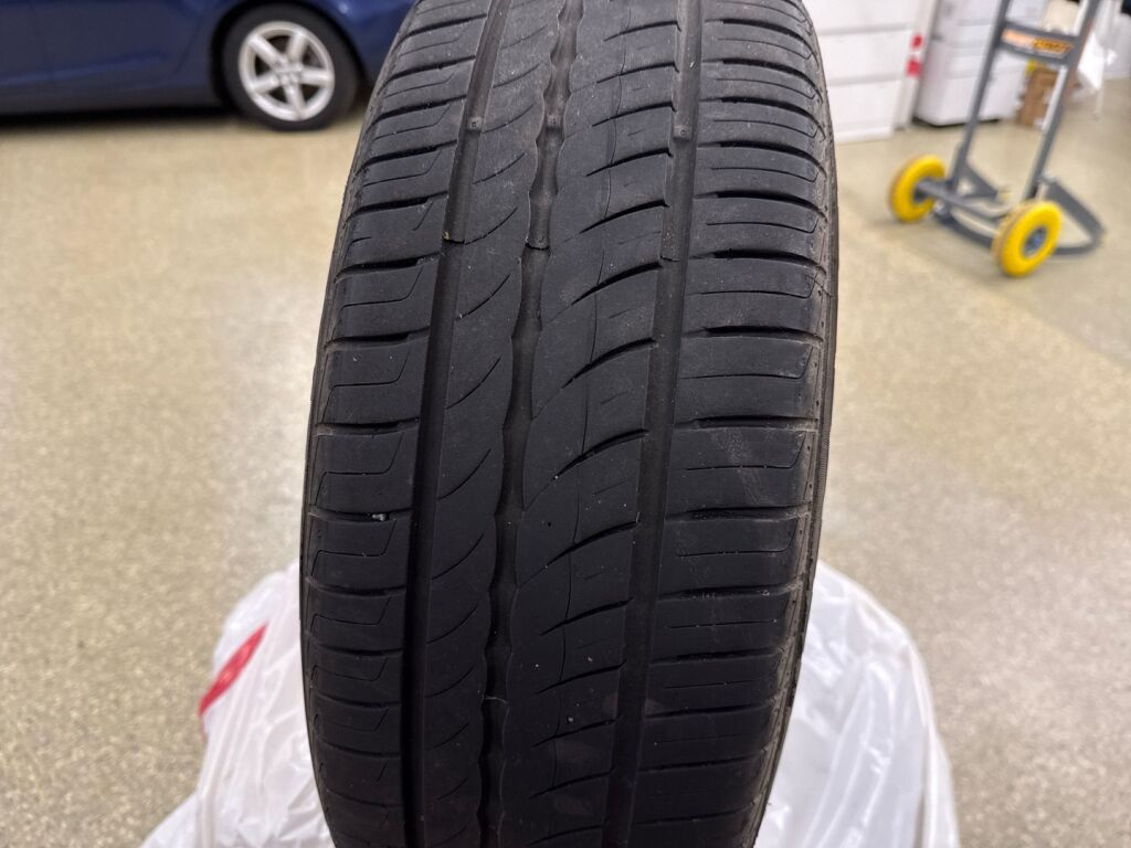 Peugeot 308 2018 Punainen