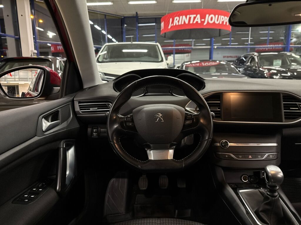 Peugeot 308 2018 Punainen