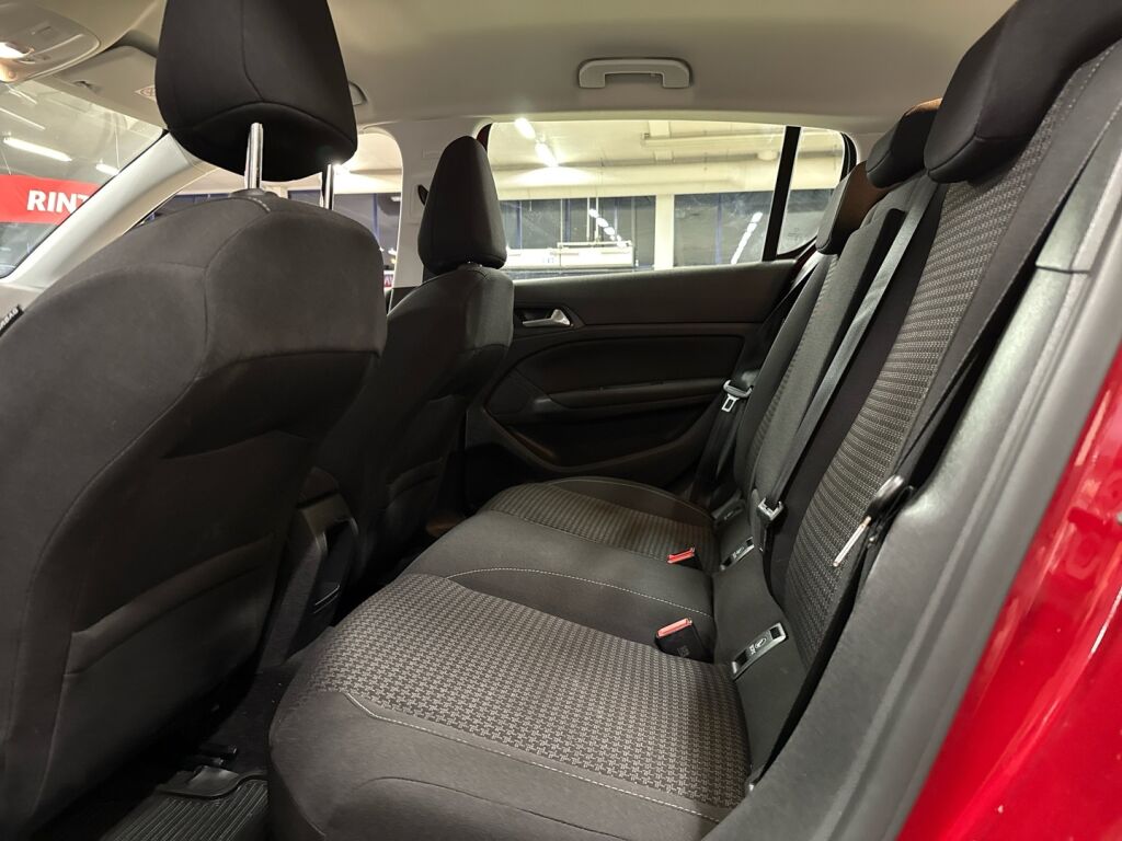 Peugeot 308 2018 Punainen
