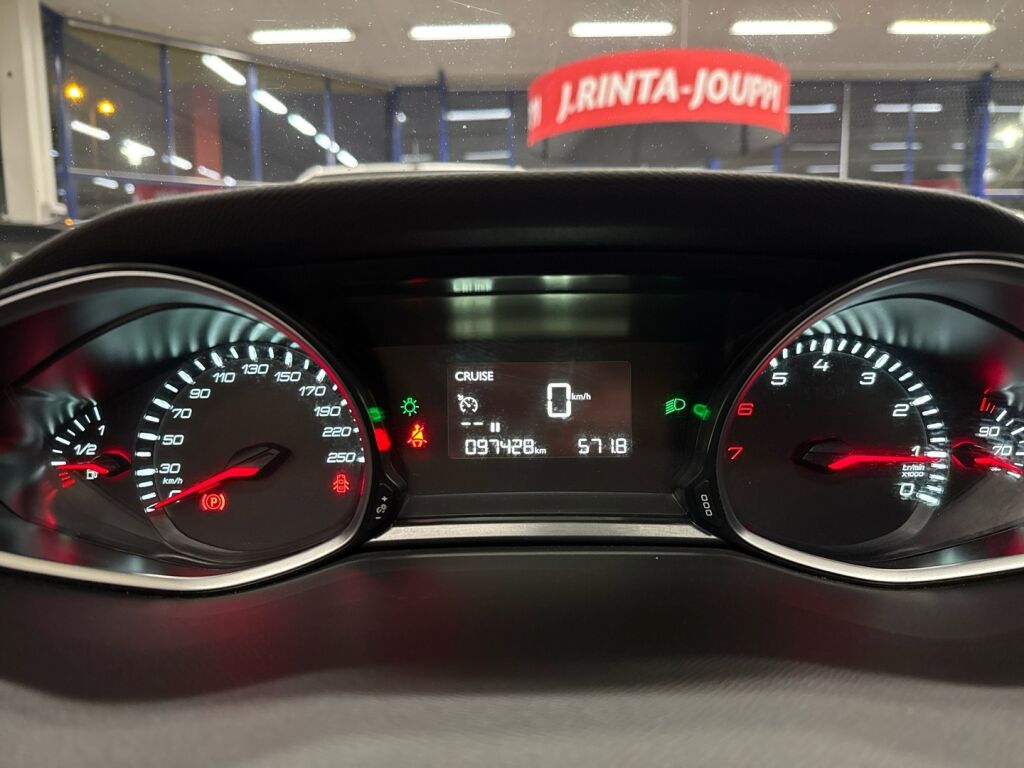 Peugeot 308 2018 Punainen