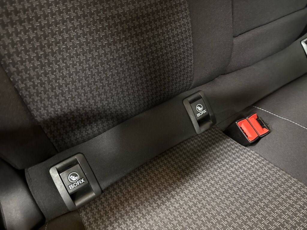 Peugeot 308 2018 Punainen