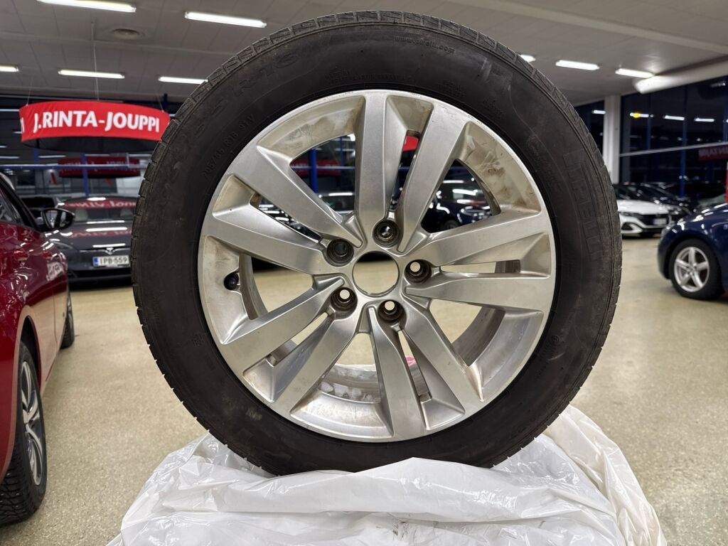 Peugeot 308 2018 Punainen