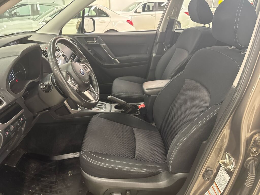 Subaru Forester 2018 Harmaa