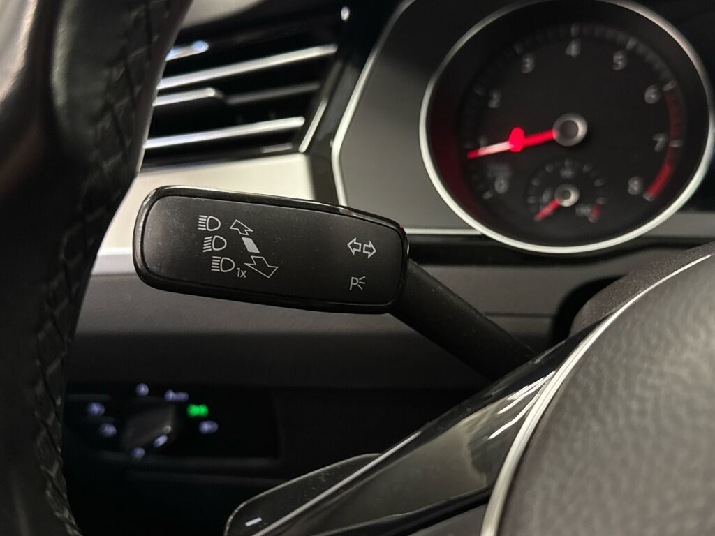 Volkswagen Passat 2018 Harmaa