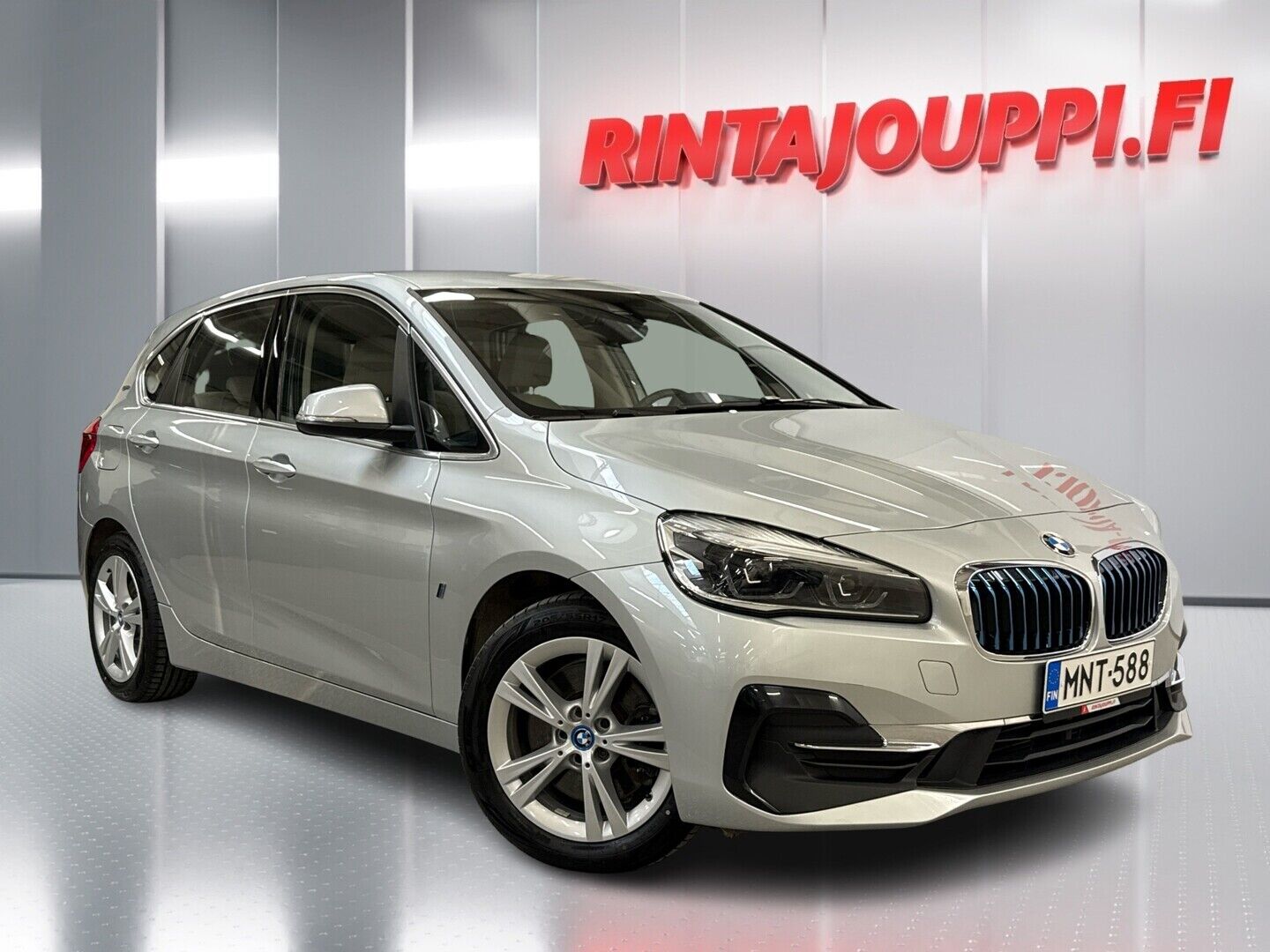 BMW 225