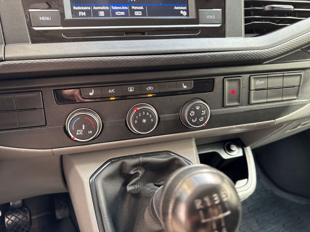 Volkswagen Transporter 2020 Punainen
