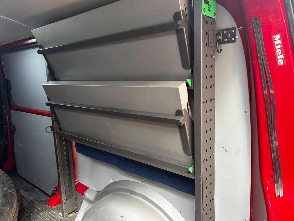 Volkswagen Transporter 2020 Punainen
