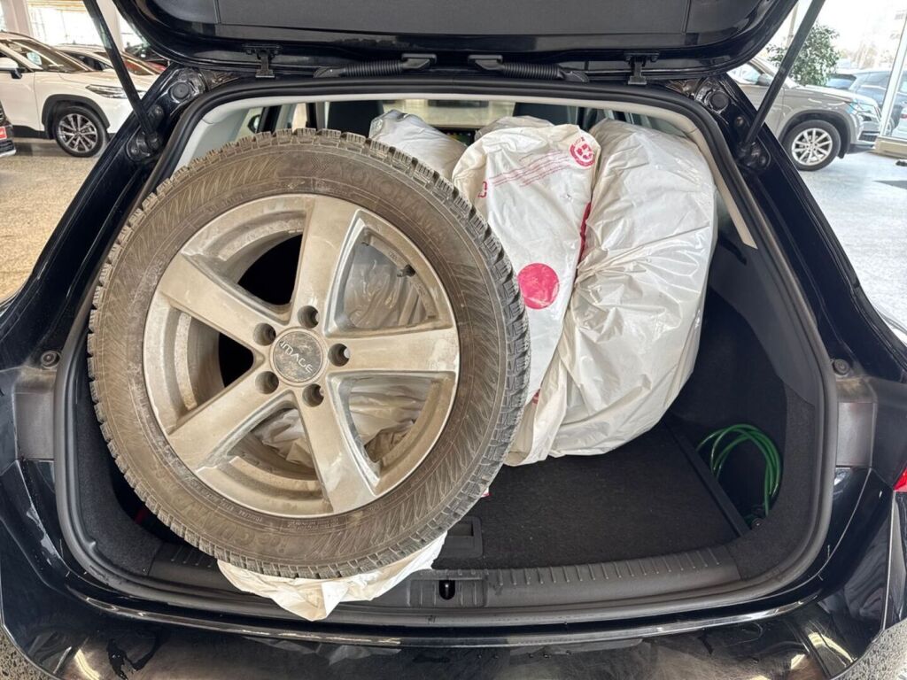 Seat Leon Sportstourer 2021 Musta