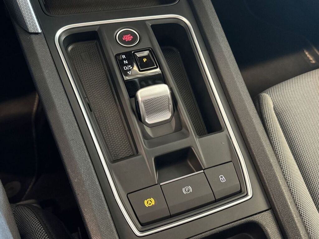 Seat Leon Sportstourer 2021 Musta