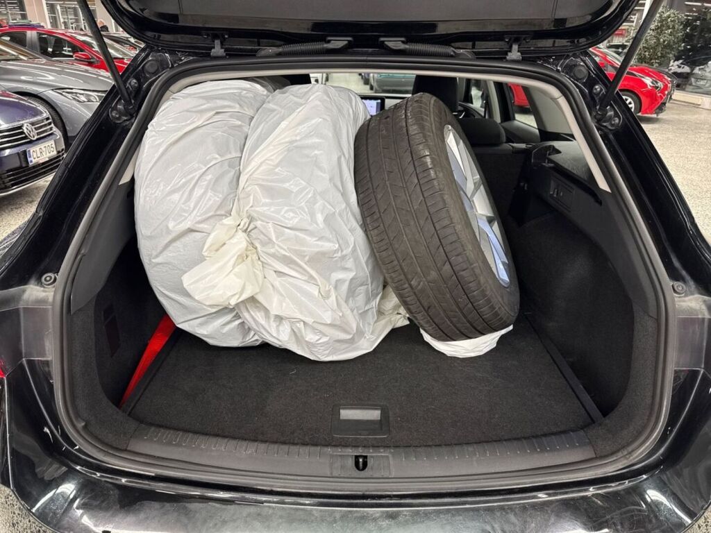 Seat Leon Sportstourer 2021 Musta