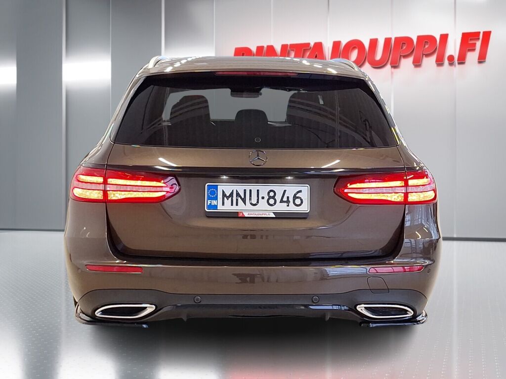 Mercedes-Benz E 2017 Ruskea (beige)