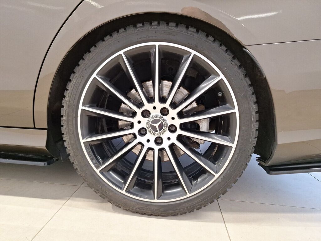 Mercedes-Benz E 2017 Ruskea (beige)