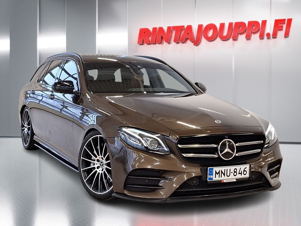 Mercedes-Benz E 2017 Ruskea (beige)