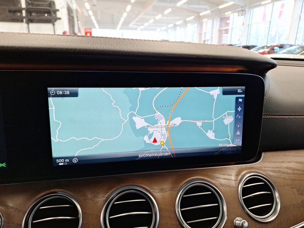 Mercedes-Benz E 2017 Ruskea (beige)