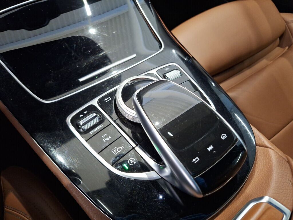 Mercedes-Benz E 2017 Ruskea (beige)