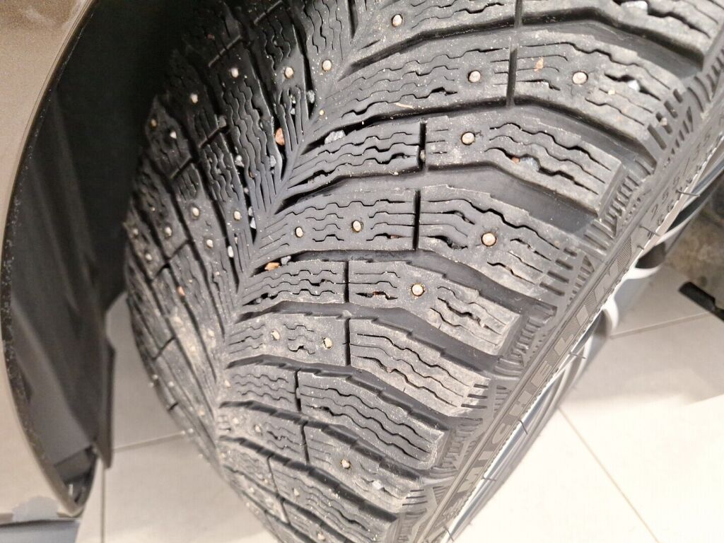 Mercedes-Benz E 2017 Ruskea (beige)