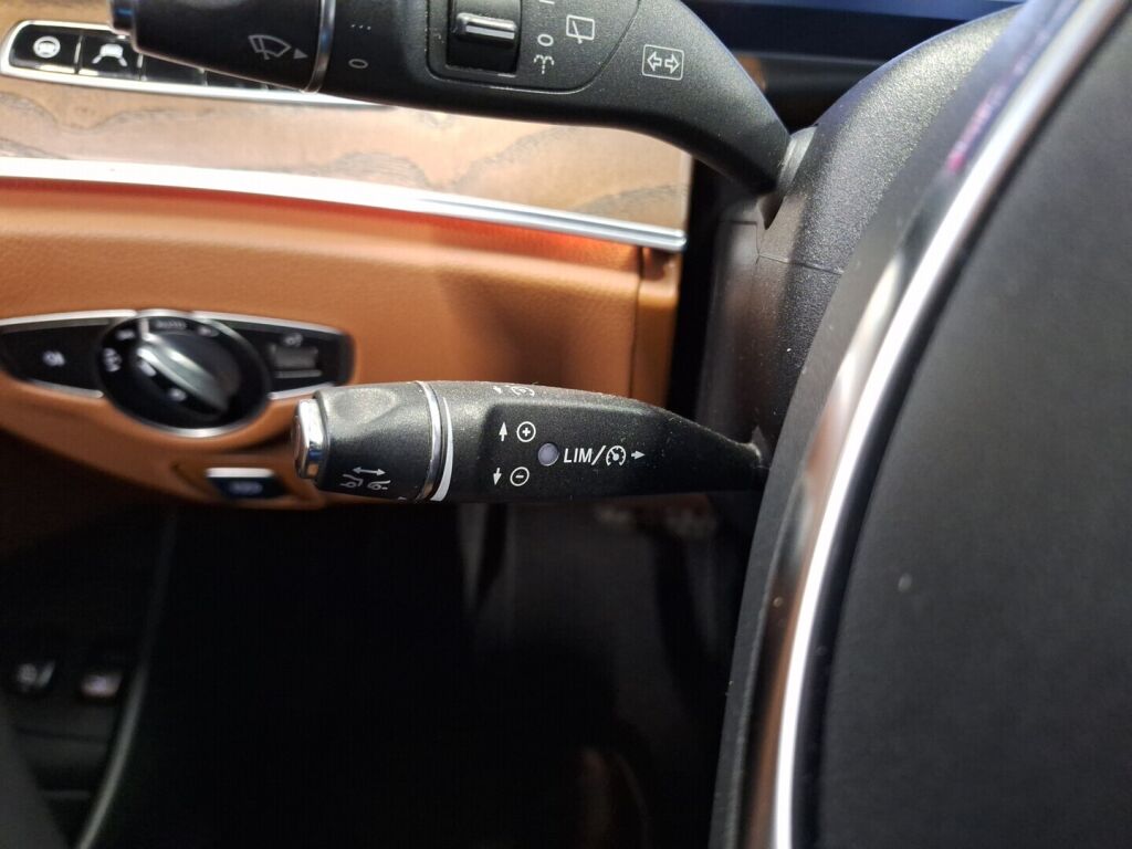 Mercedes-Benz E 2017 Ruskea (beige)