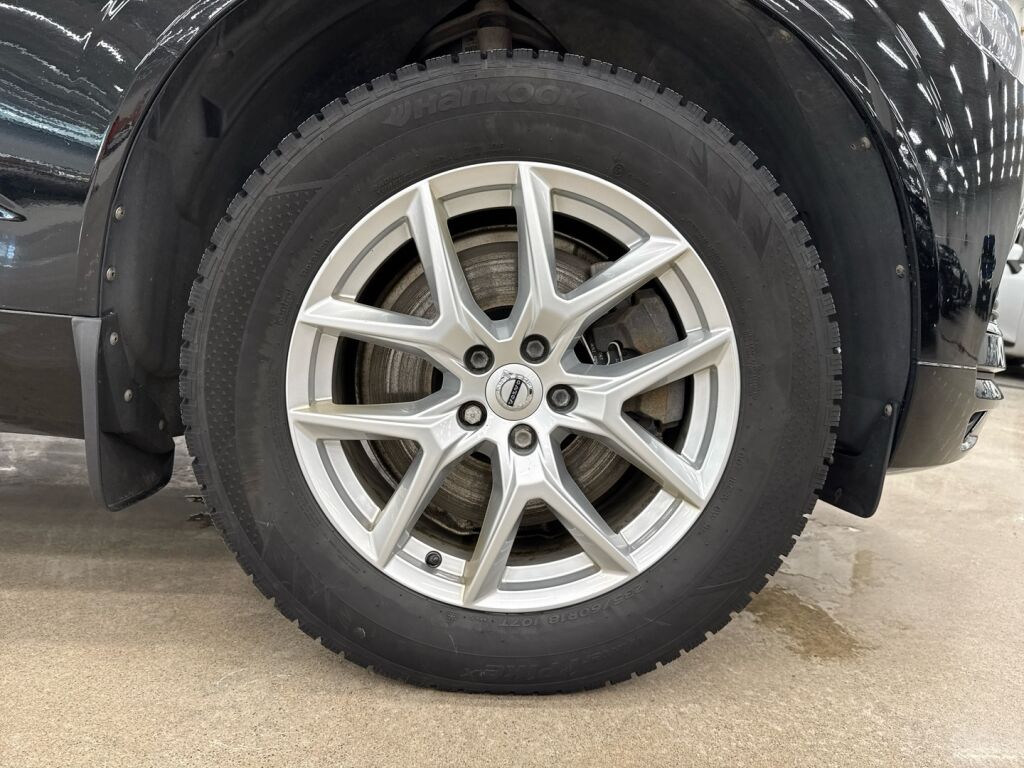 Volvo XC60 2018 Musta