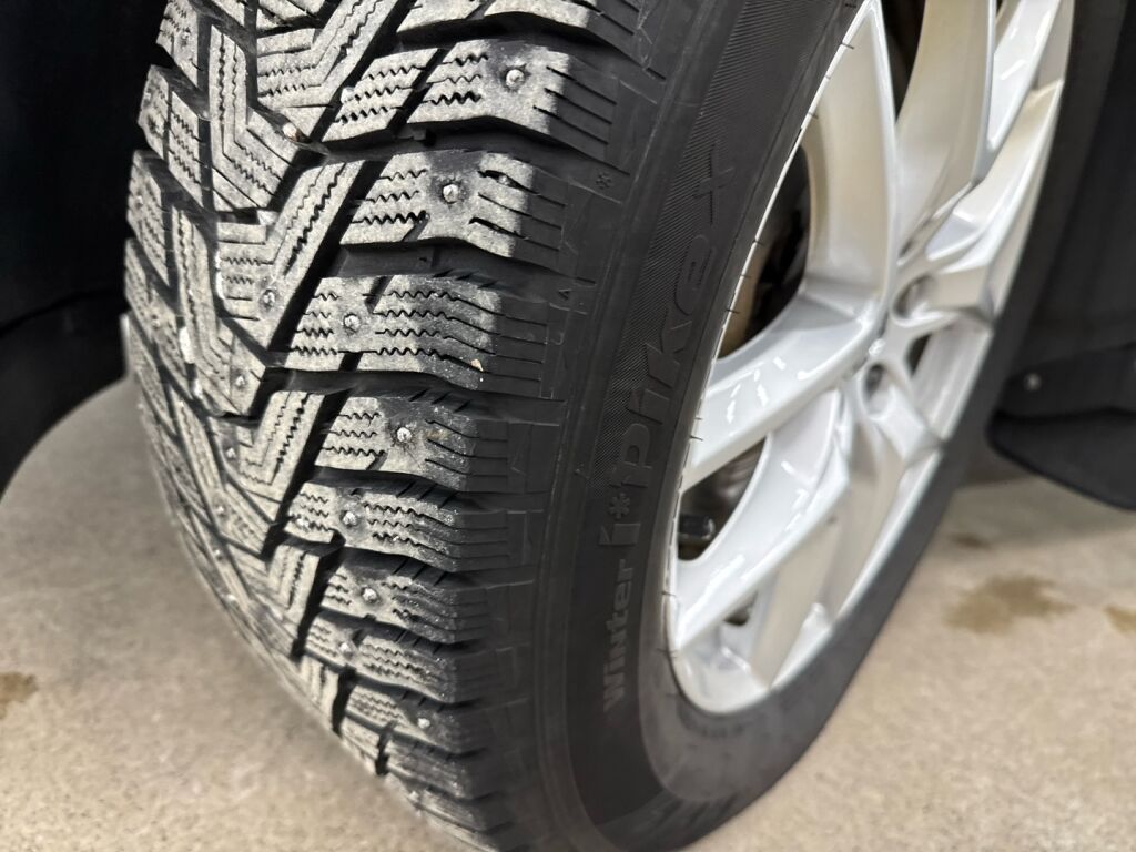 Volvo XC60 2018 Musta