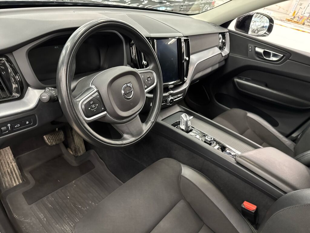 Volvo XC60 2018 Musta