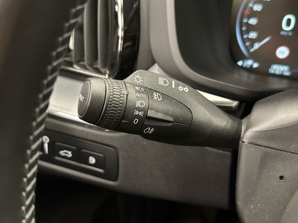 Volvo XC60 2018 Musta