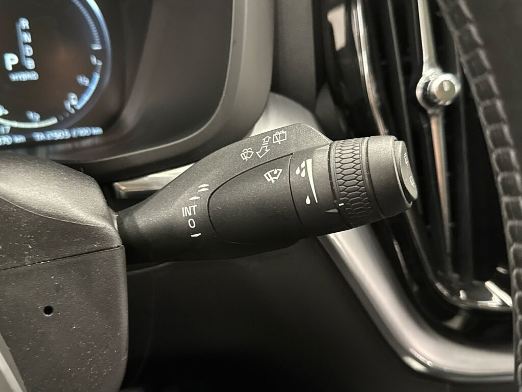 Volvo XC60 2018 Musta