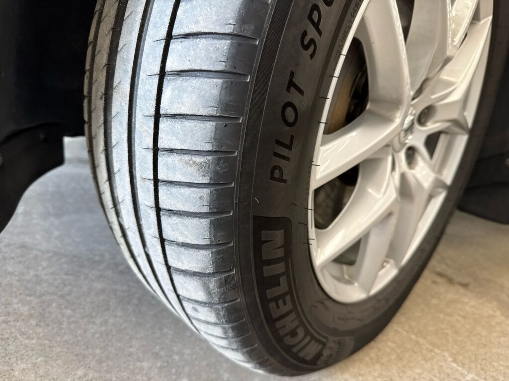 Volvo XC60 2018 Musta