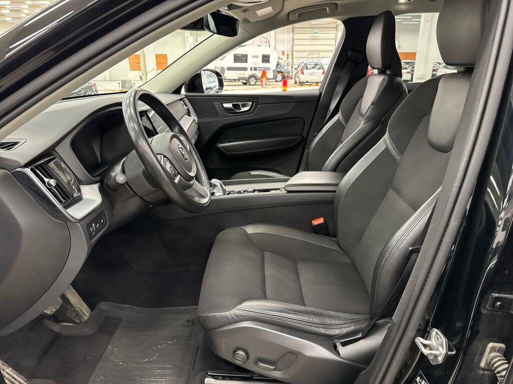 Volvo XC60 2018 Musta