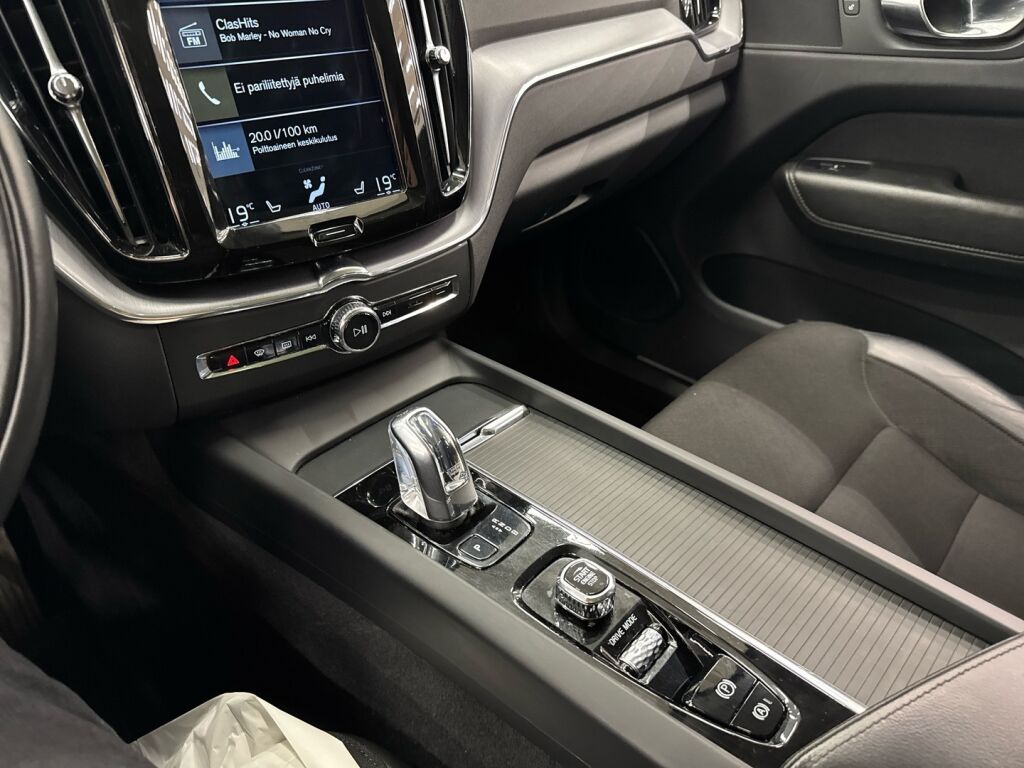 Volvo XC60 2018 Musta