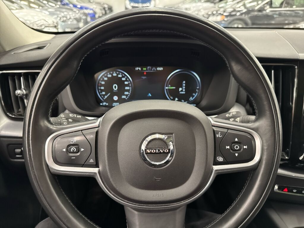 Volvo XC60 2018 Musta