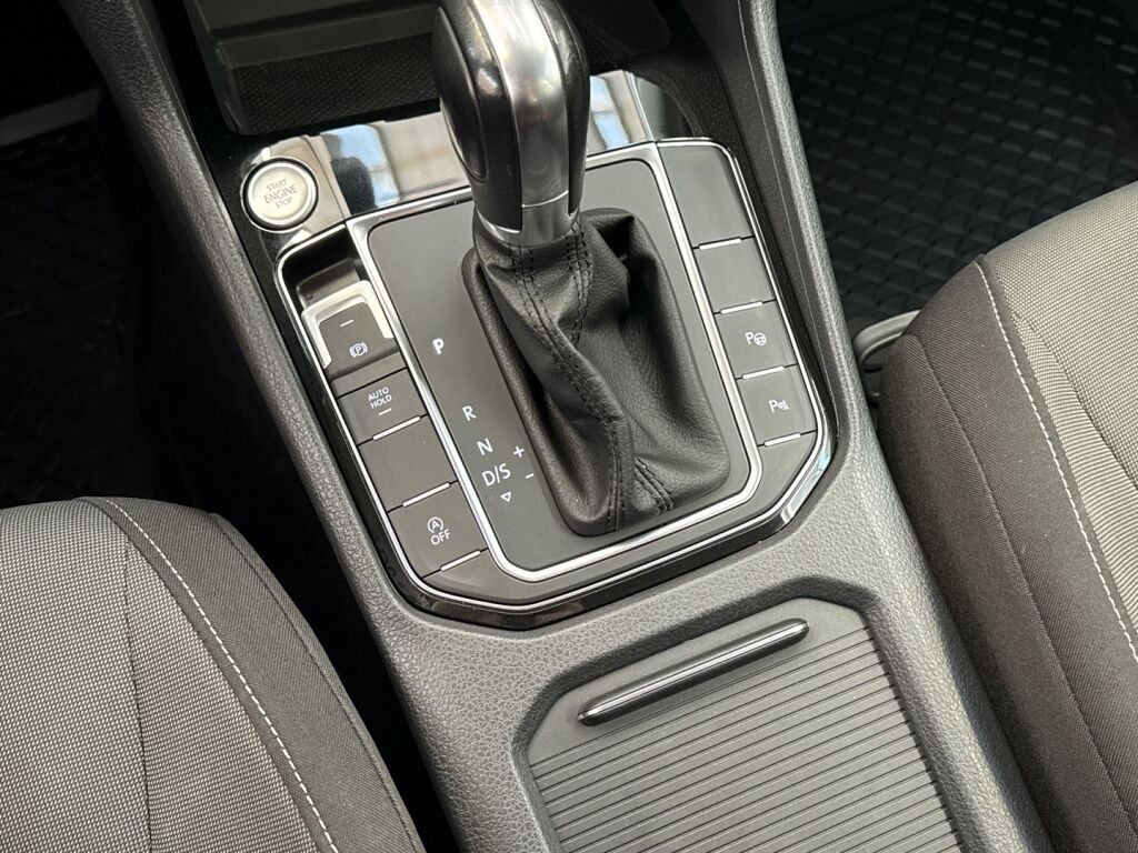 Volkswagen Golf Sportsvan 2019 Punainen