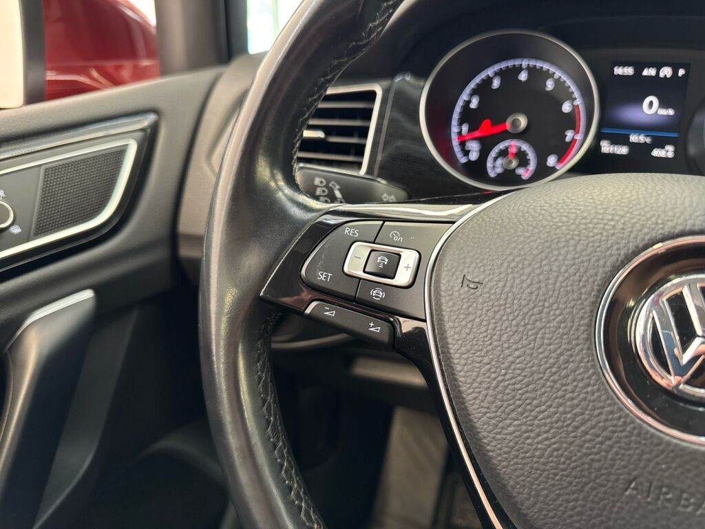 Volkswagen Golf Sportsvan 2019 Punainen