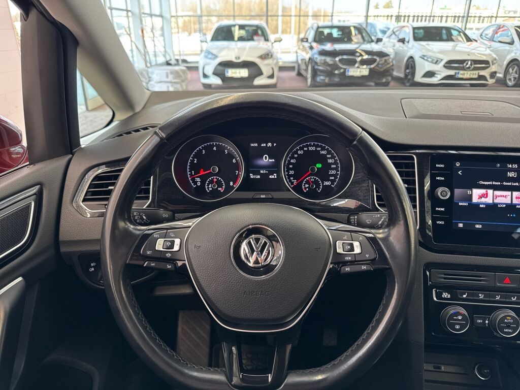 Volkswagen Golf Sportsvan 2019 Punainen