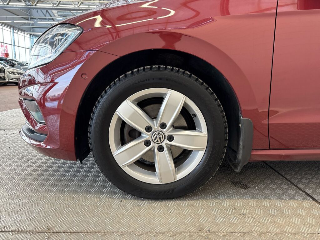 Volkswagen Golf Sportsvan 2019 Punainen