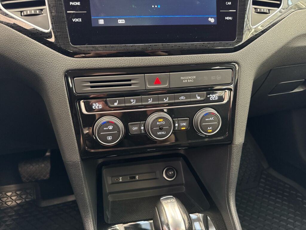 Volkswagen Golf Sportsvan 2019 Punainen