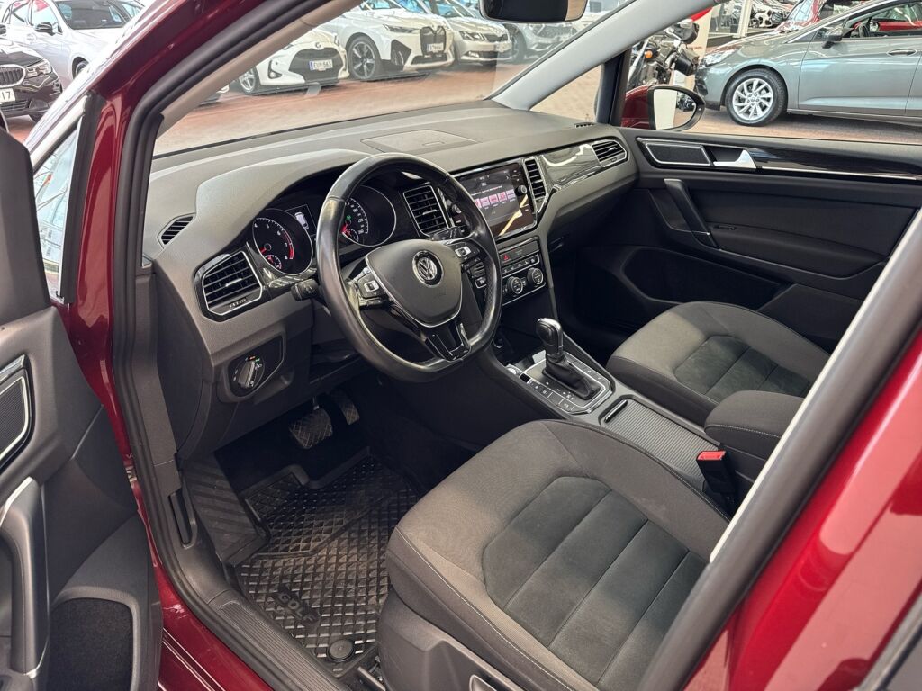 Volkswagen Golf Sportsvan 2019 Punainen