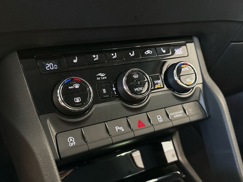 Skoda Karoq 2019 Musta