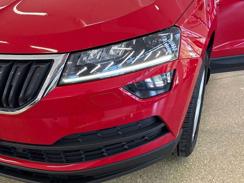 Skoda Karoq 2019 Musta