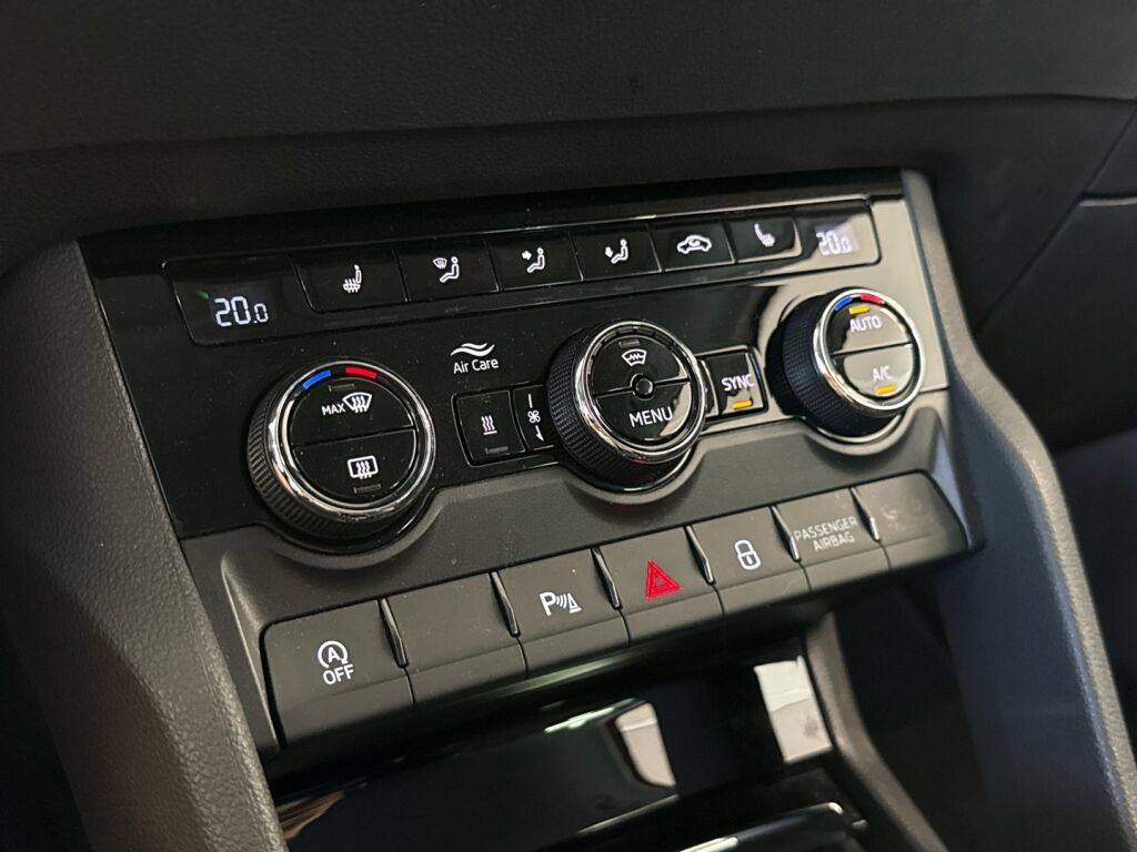 Skoda Karoq 2019 Musta